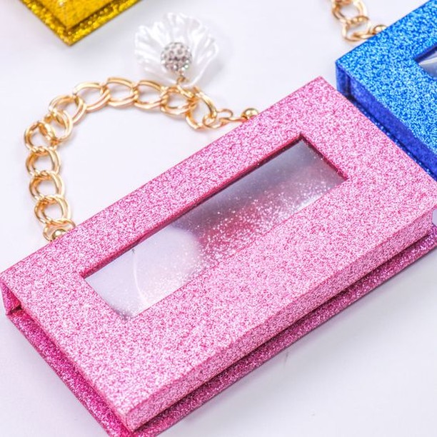 magnetic lash box with chain