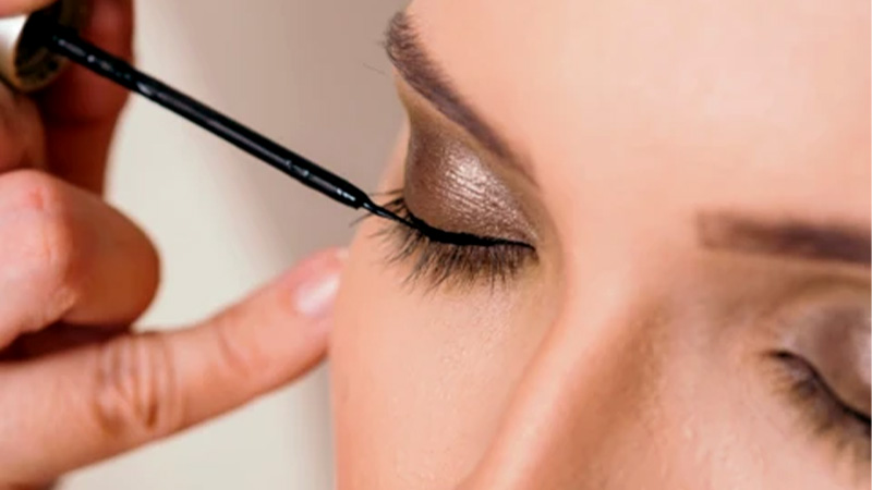 are magnetic eyeliner and lashes safe