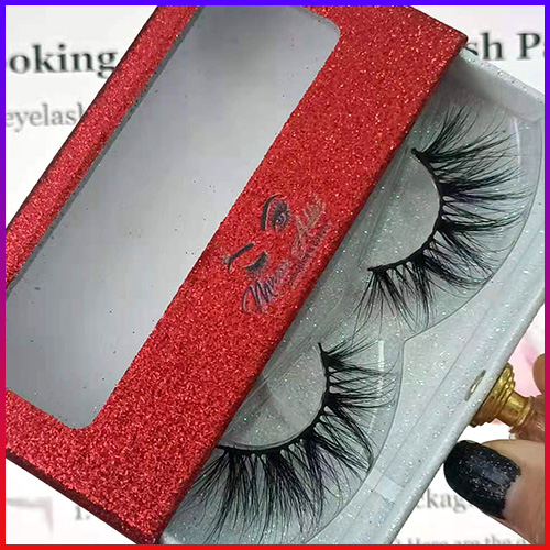 horizontal red glitter drawer lash packaging