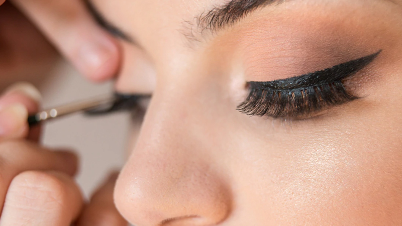 how to remove magnetic eyeliner