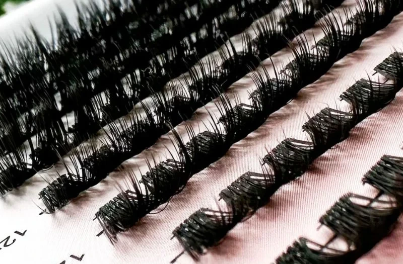 apply diy cluster lashes