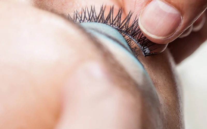 Benefits of Removal Strip Lashes