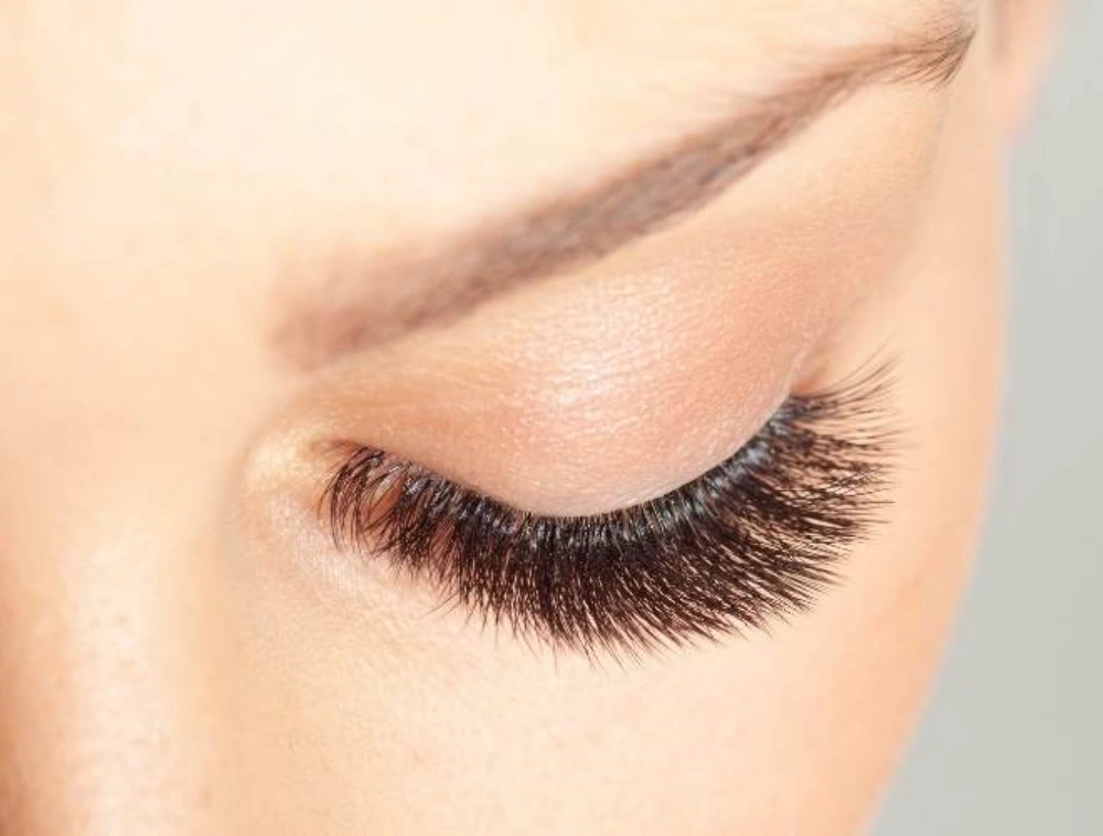 How to Keep Lash Extensions Fluffy