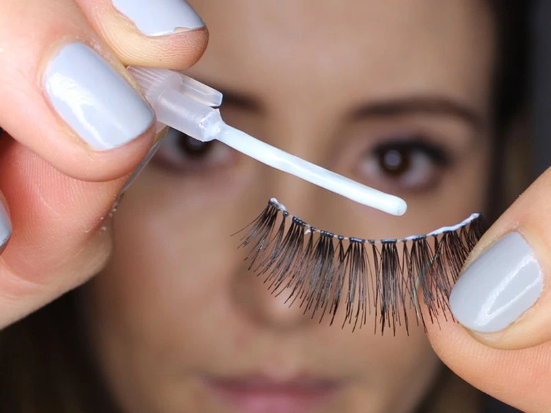 How to Put on Strip Lashes