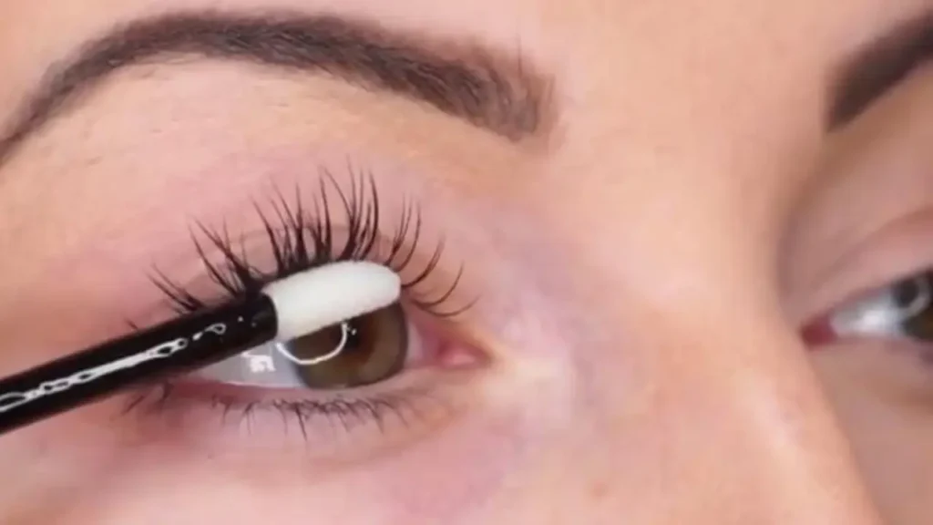 how to do diy lash extensions at home