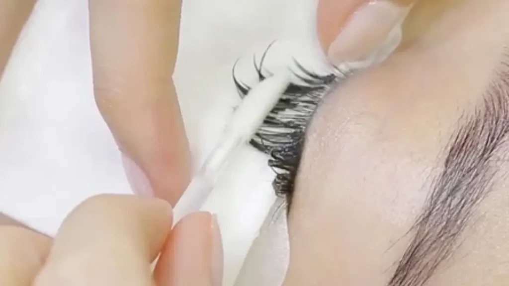 how to remove lash extensions