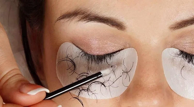 How to Remove Permanent Lash Extensions