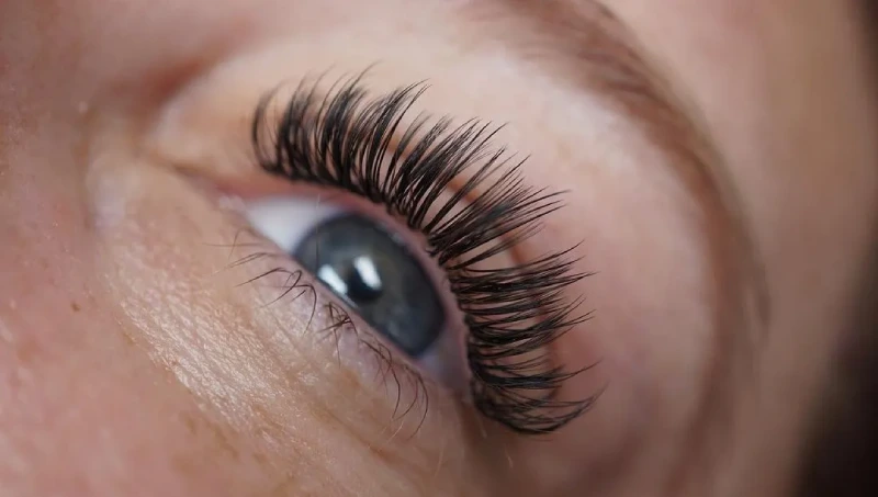 What Are Wispy Eyelash Extensions