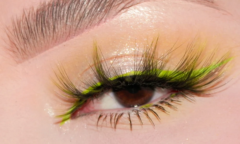 green eyelashes