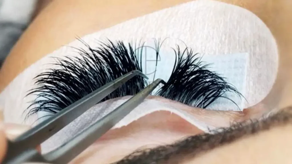 how are lash extensions applied