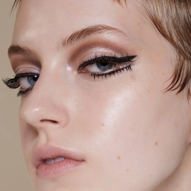 do magnetic lashes stay on in water