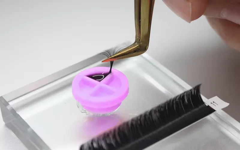 how to neutralize lash glue