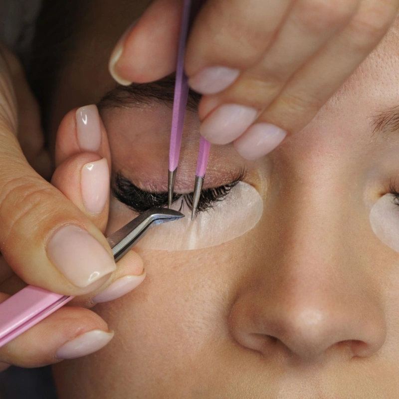 how to become a lash tech