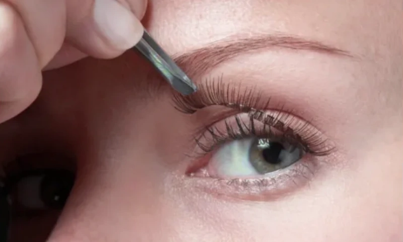 magnetic lashes vs glue on lashes