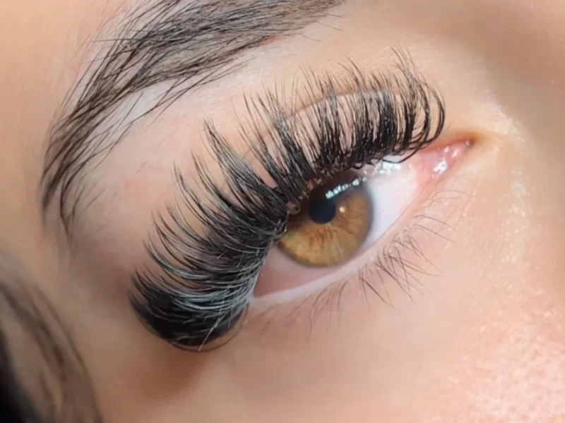 Hybrid Mink Lash Extensions