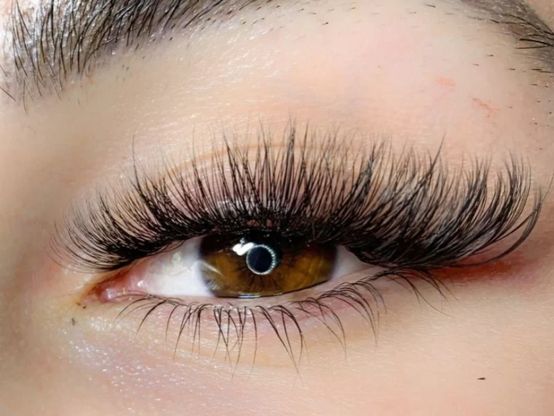 Wispy Cat Eye Lash Extensions