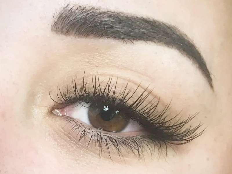 classic wispy eyelash extensions