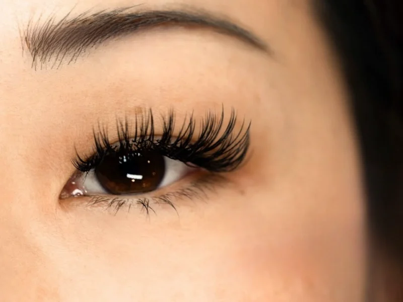 wet wispy eyelash extensions